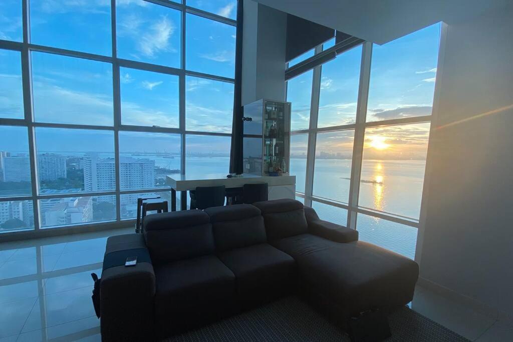 The Maritime Suite @ Panoramic Duplex 海景の家 Jelutong Buitenkant foto
