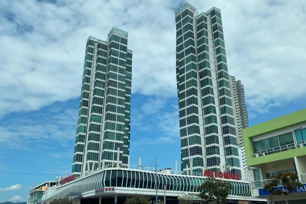 The Maritime Suite @ Panoramic Duplex 海景の家 Jelutong Buitenkant foto