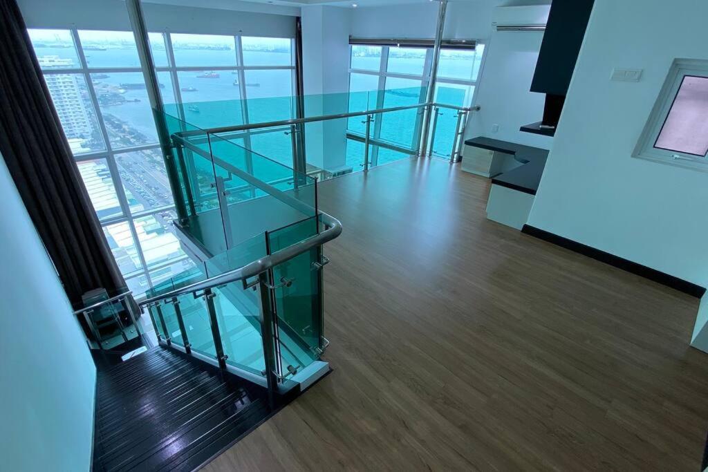 The Maritime Suite @ Panoramic Duplex 海景の家 Jelutong Buitenkant foto