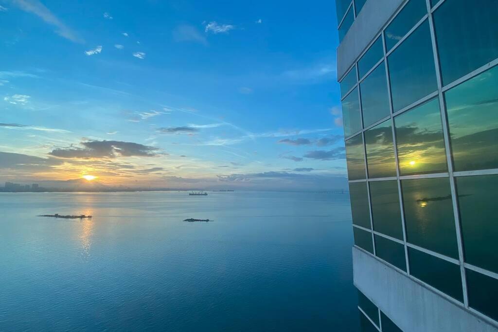 The Maritime Suite @ Panoramic Duplex 海景の家 Jelutong Buitenkant foto