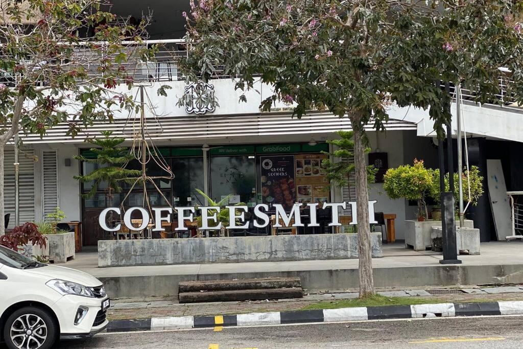 The Maritime Suite @ Panoramic Duplex 海景の家 Jelutong Buitenkant foto