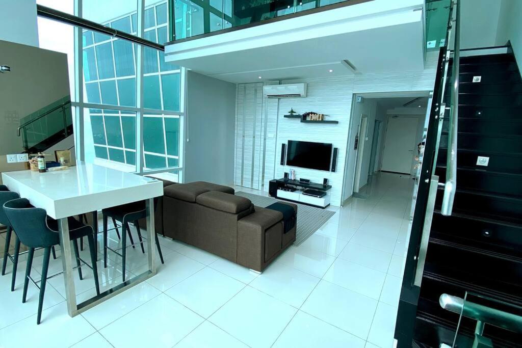 The Maritime Suite @ Panoramic Duplex 海景の家 Jelutong Buitenkant foto